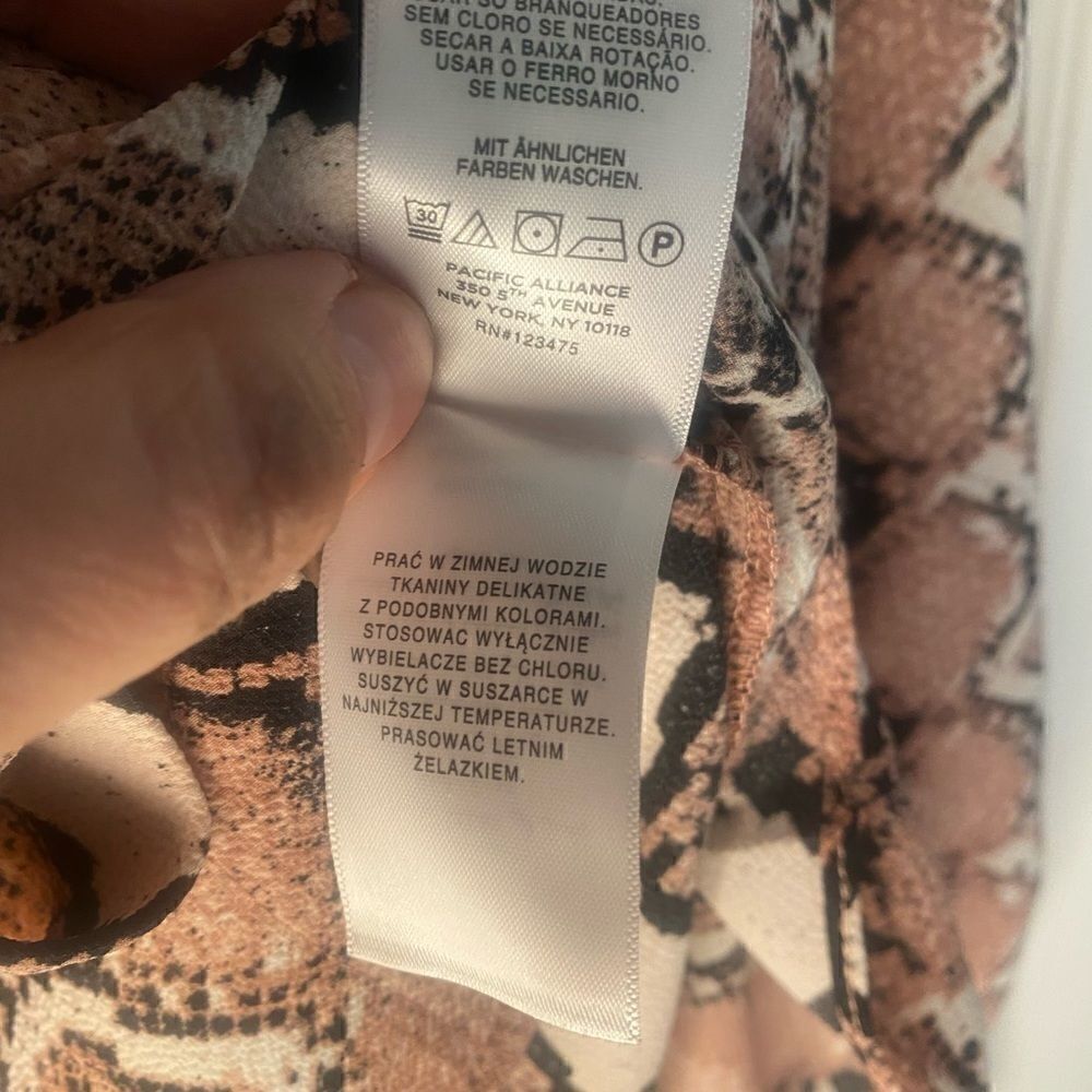 Jones New York Pastel Snake Pattern Button Down High Low Blouse - Picture 12 of 13